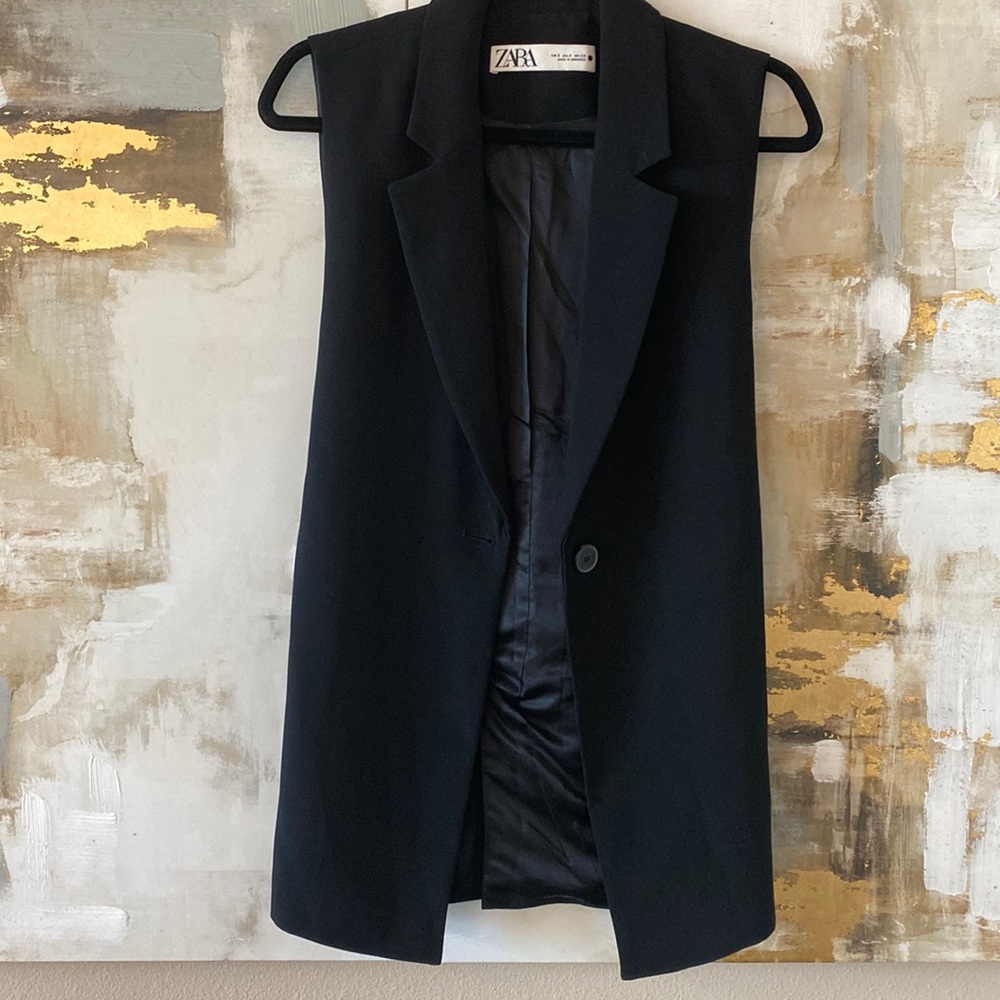 Zara blazer vest in black.